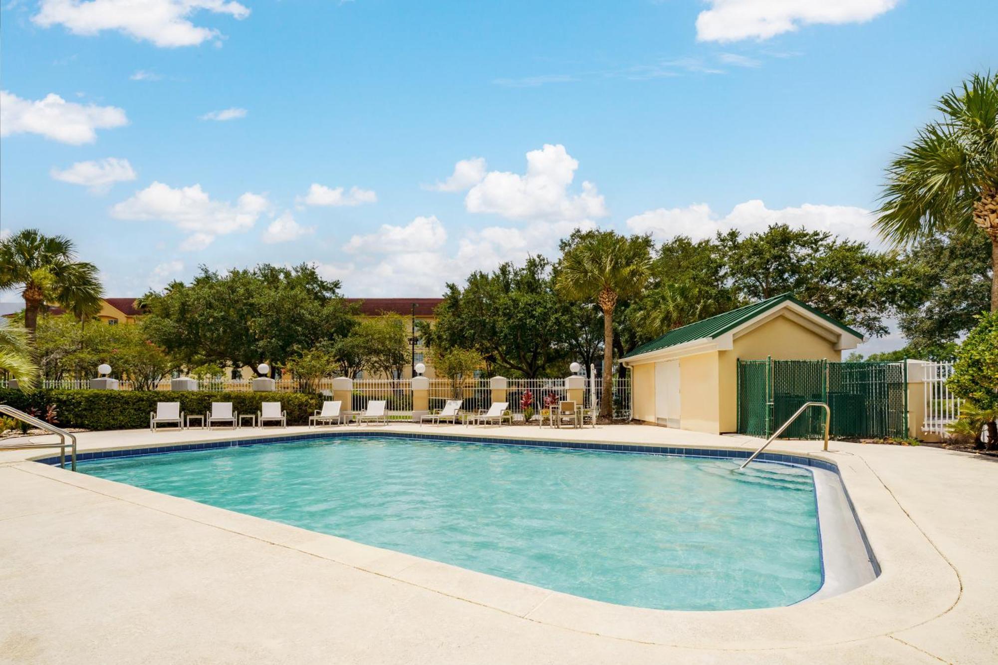 Country Inn & Suites By Radisson, Orlando Airport, Fl Екстериор снимка